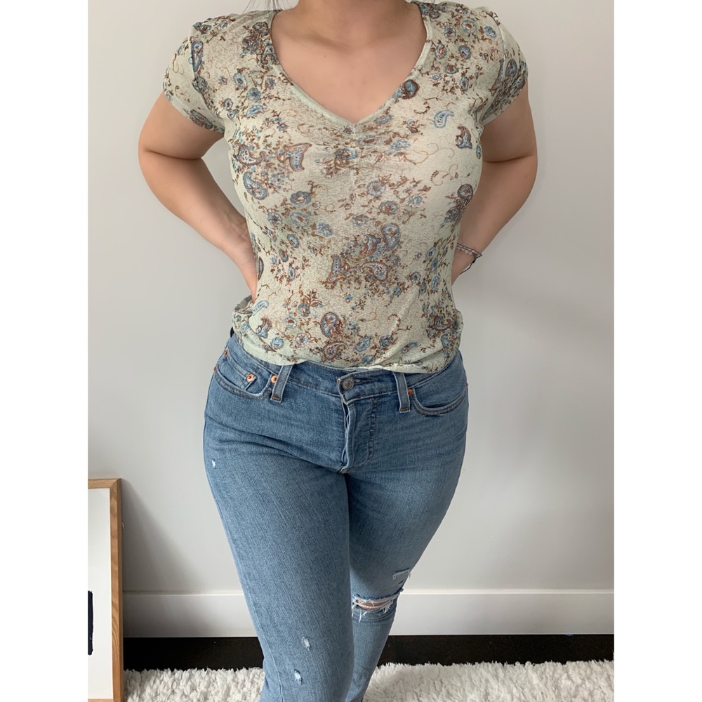 VINTAGE 90s mint green patterned tee